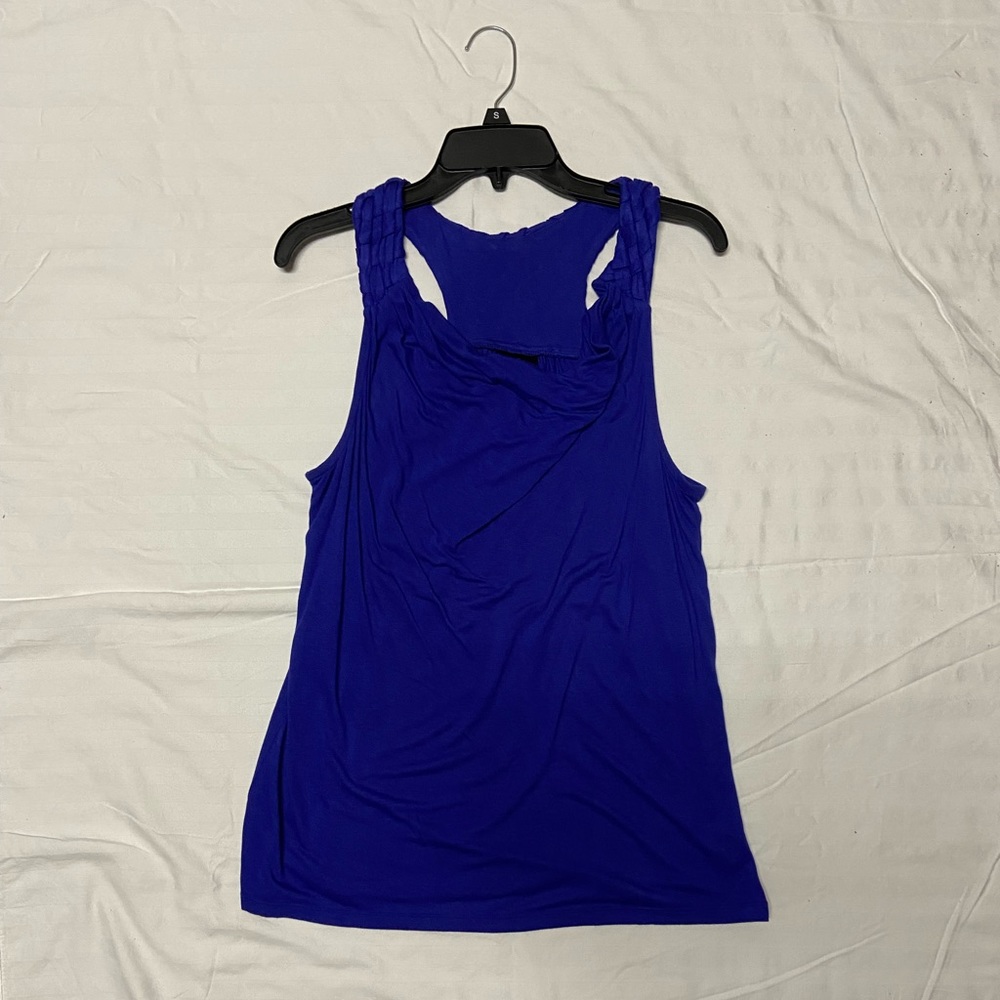 blue tank top